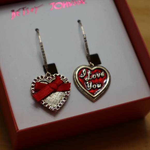 Betsey Johnson Valentine Red Romantic Candy Box Heart Earrings - Picture 2 of 4